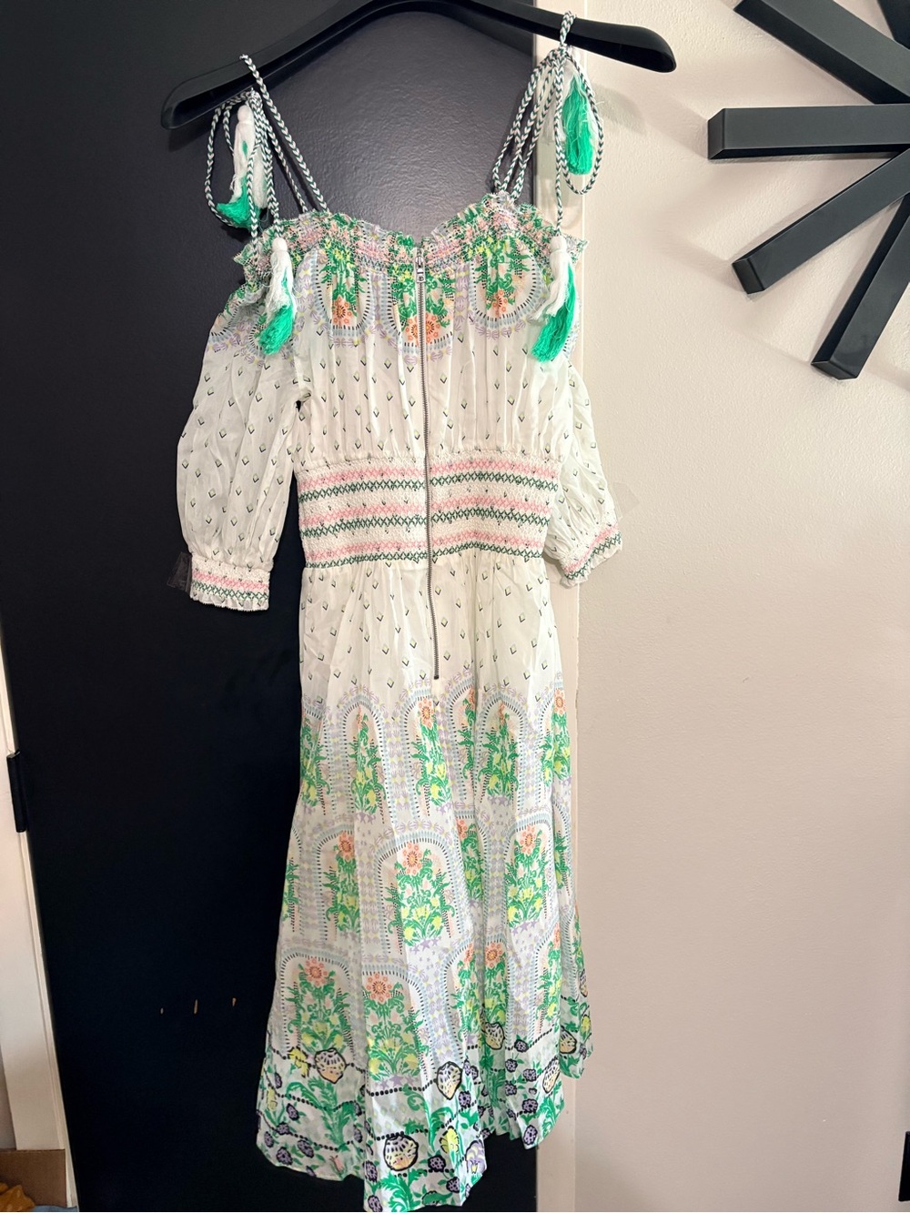 ALICE + OLIVIA Off-Shoulder Smocked Dress with Green Floral Print (Small petite) - Picture 4 of 16